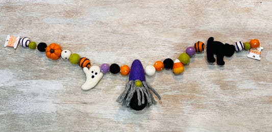 Witch & Friends Garland