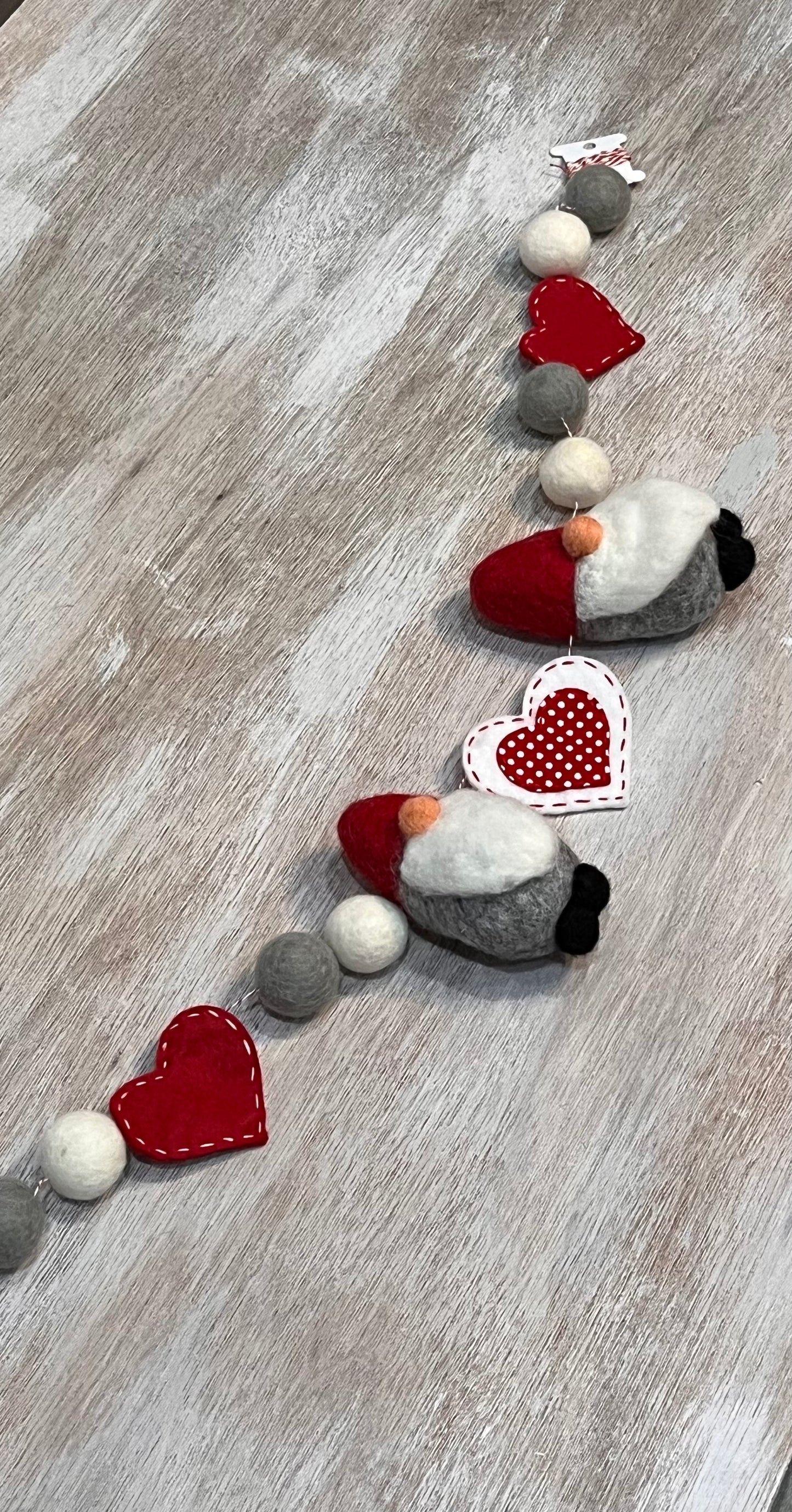 Valentine Gnomes with Hearts