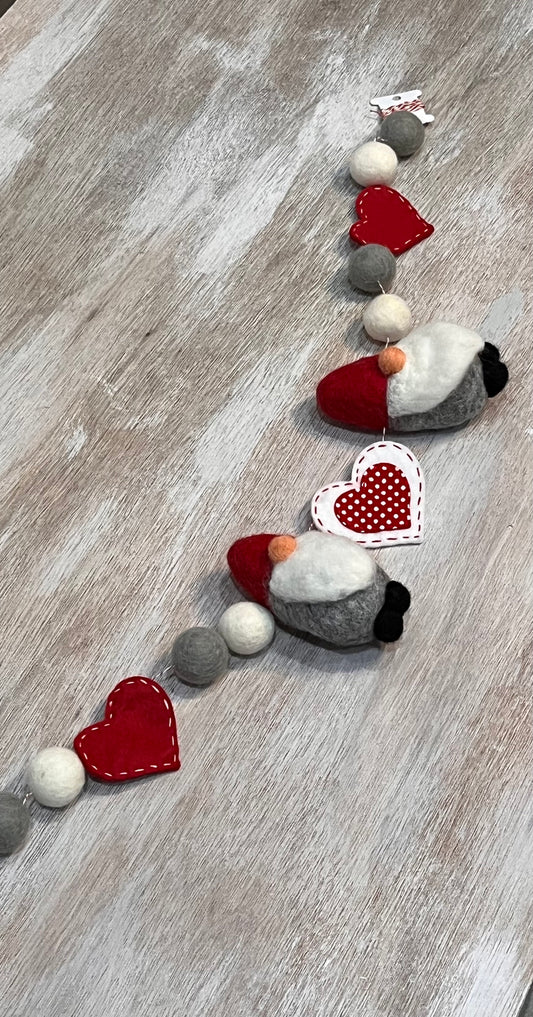 Valentine Gnomes with Hearts