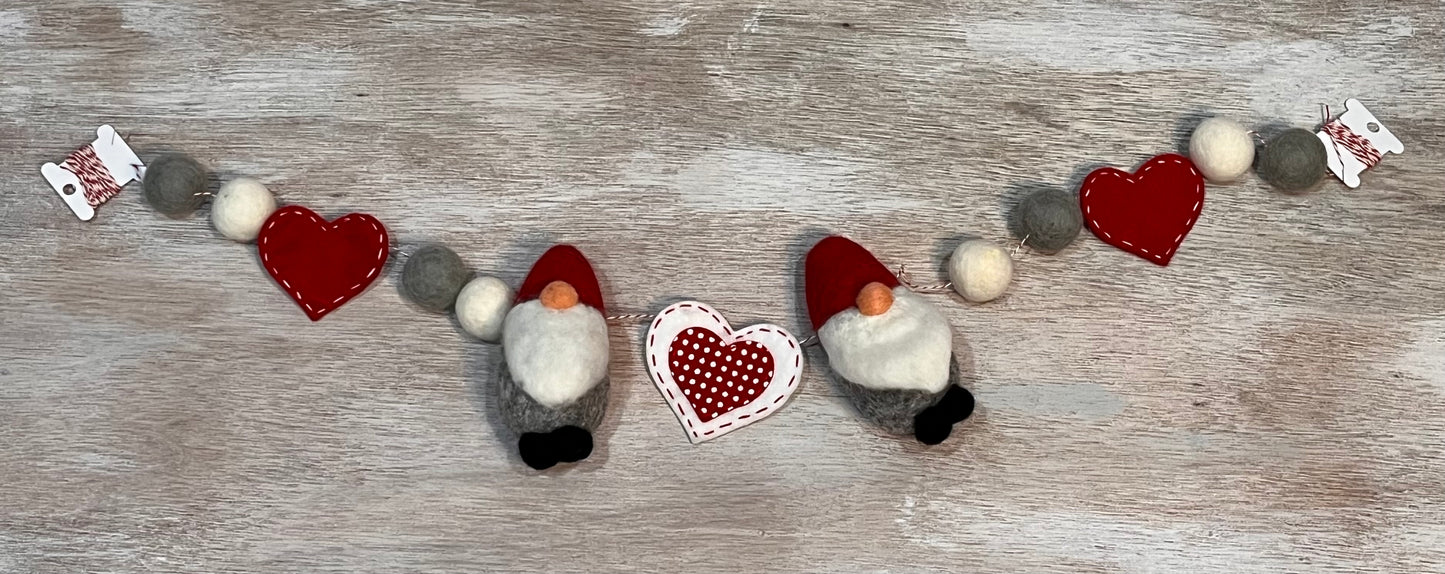 Valentine Gnomes with Hearts